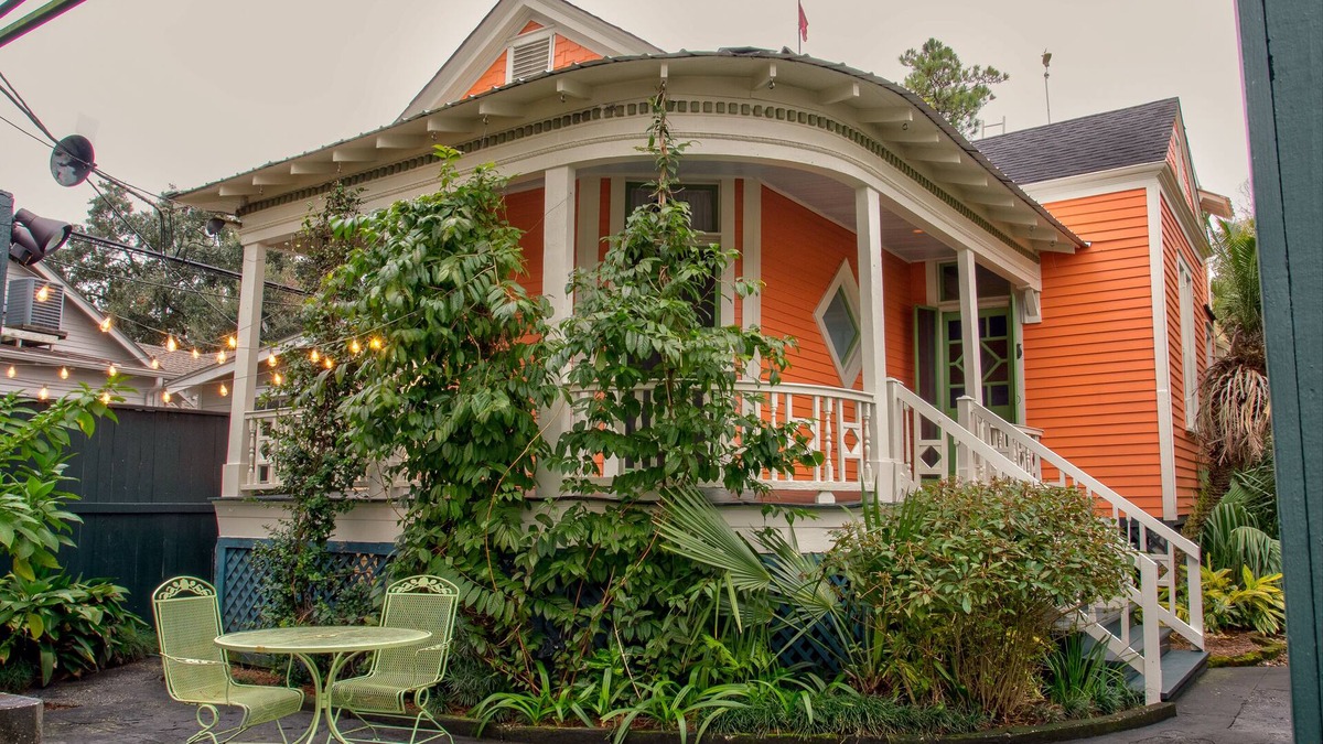 Marlyville - Fontainebleau Apartment | Historic Farmhouse Uptown Near Tulane University