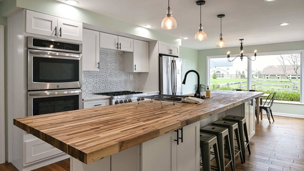 Union House | Historic Farmhouse with Pool - Sleeps 10!