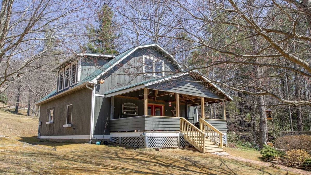 Apple Ridge Cabin | Historic Farmhouse with 6 Acres of Fun