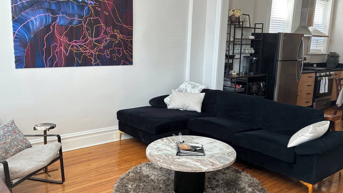 Brighton Park Apartment | Historic feel, Modern comfort Walk to parks and food in beautiful Chicago