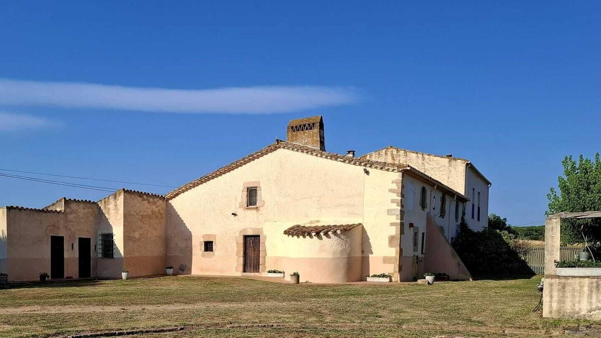 Sils House | Historic finca/Pyrenees/Mountains/Sea/Spain for groups of up to 10 people