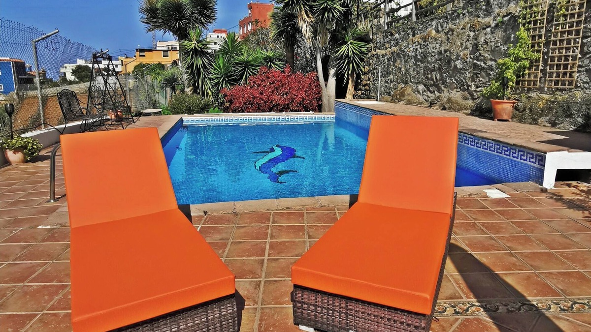 La Victoria de Acentejo House | Historic Finca with sea and Teide views, private pool + barbecue, a gem