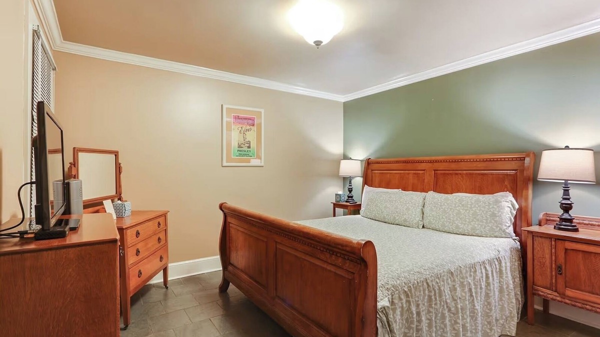French Quarter Hotel | Historic French Quarter Garden Hideaway – Creole Elegance Meets Comfort