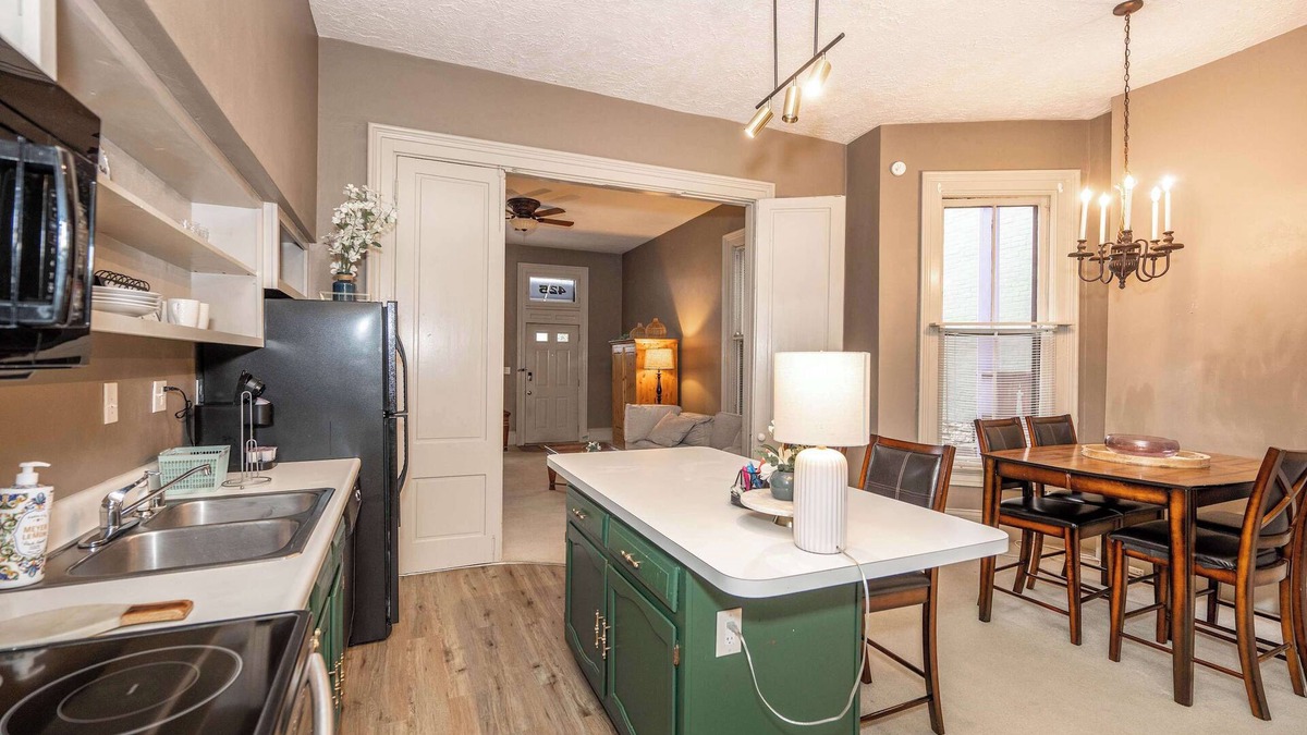 Covington House | Historic Gem Russell Suite