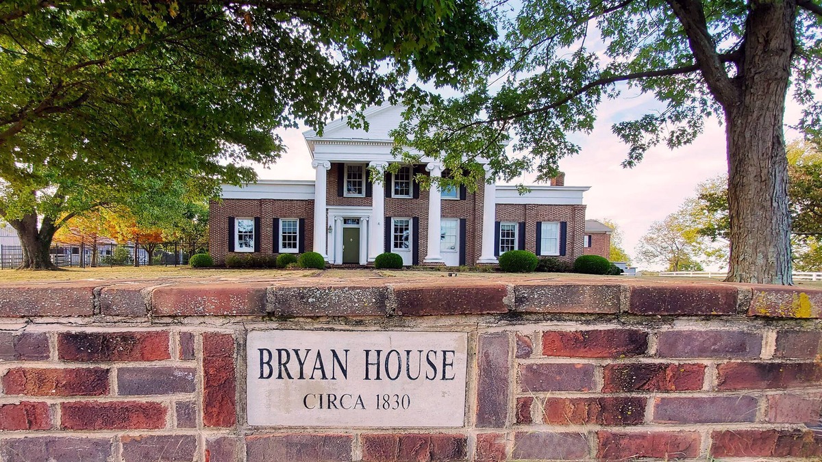 Keene House | Historic Grand Southern Estate w/pool and 12 acres, just outside Lexington, KY!