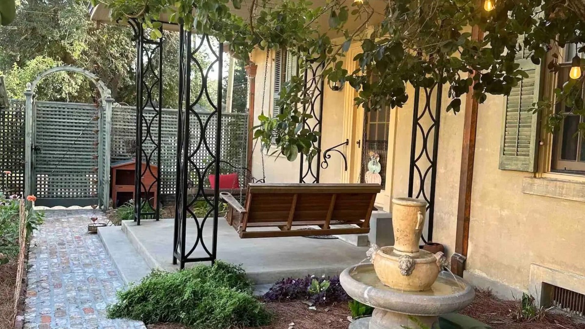 Laurel Cottage | Historic Guesthouse in Downtown Laurel