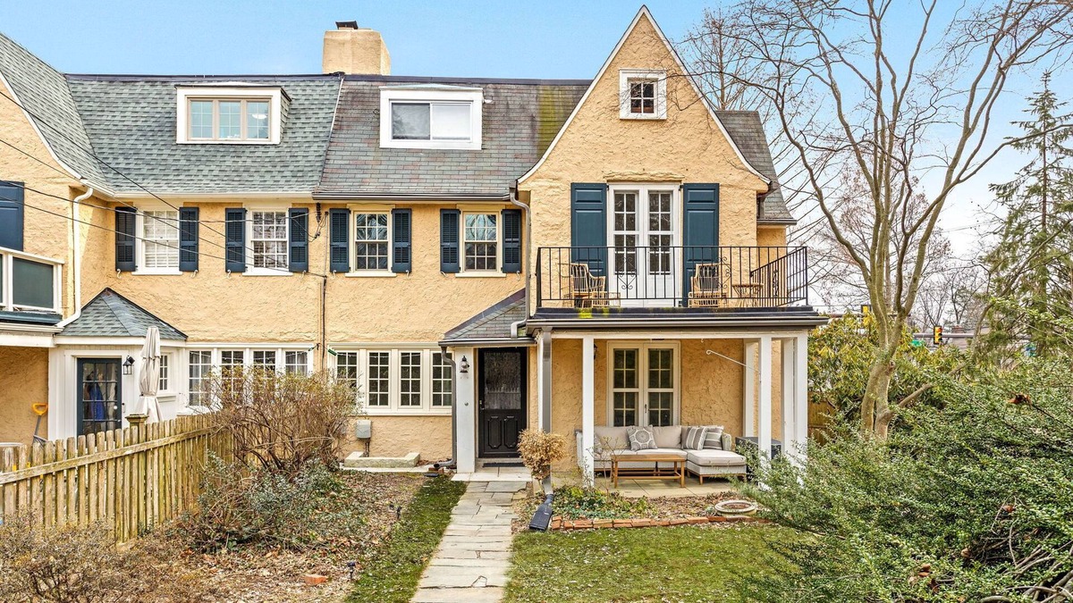 Northwest Philadelphia House | Historic Haimish House of Chestnut Hill