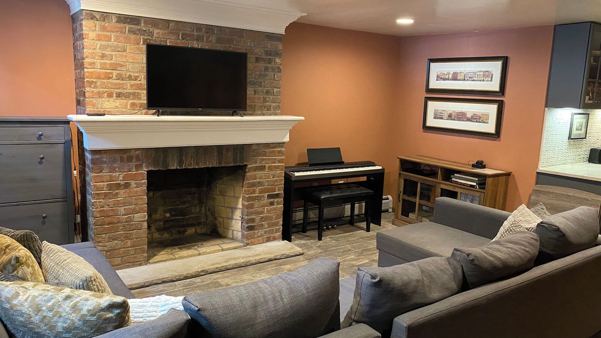Historic Downtown Apartment | Historic Hamilton Park Garden apartment in Downtown Jersey City