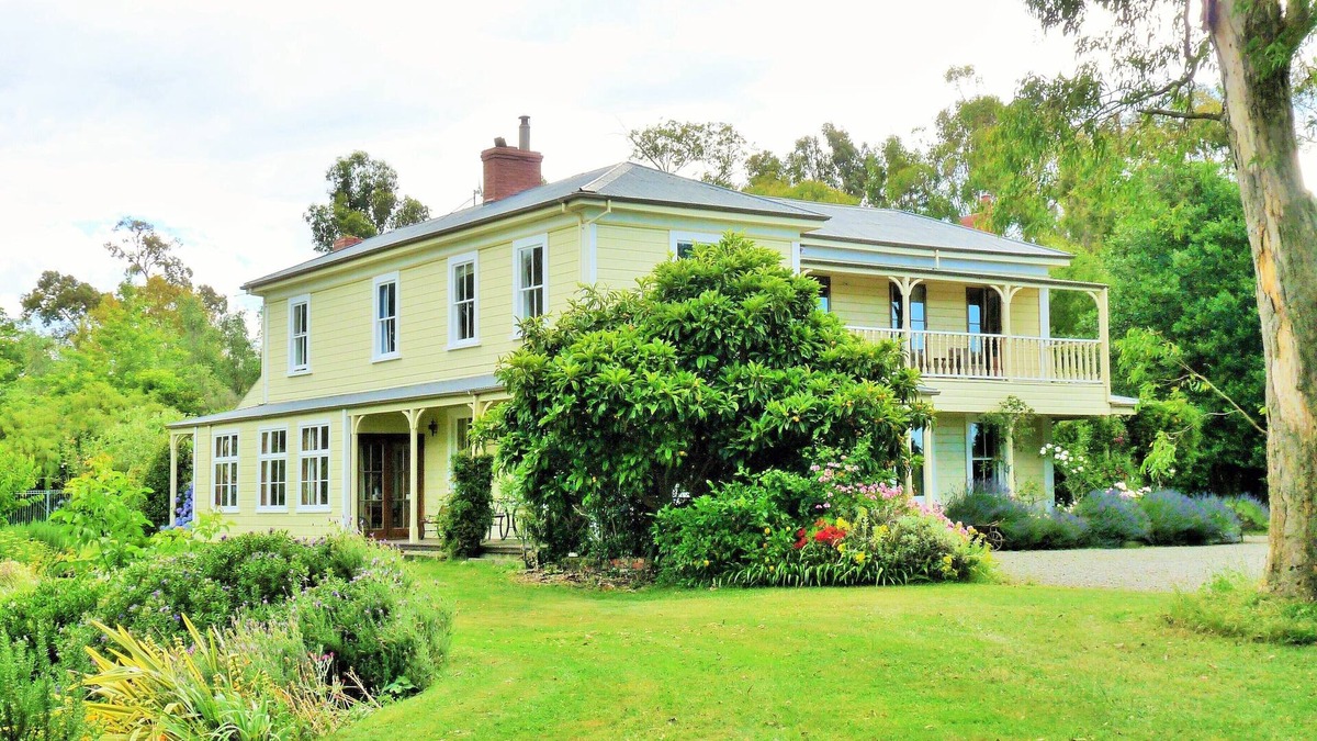Hawkesbury Villa | Historic Hawkesbury Homestead Estate, Swimming Pool, Tennis court, Wine Country.