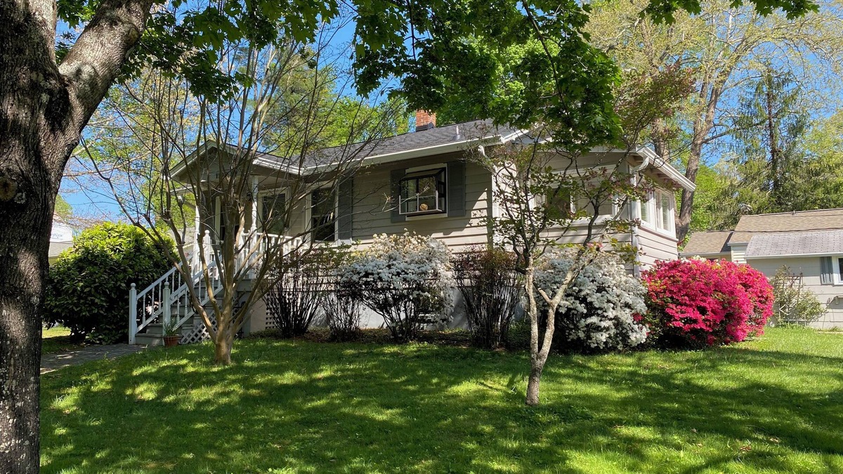 West Side Historic District Cottage | Historic Hendersonville NC - Walk to Town - Mountain Get Away