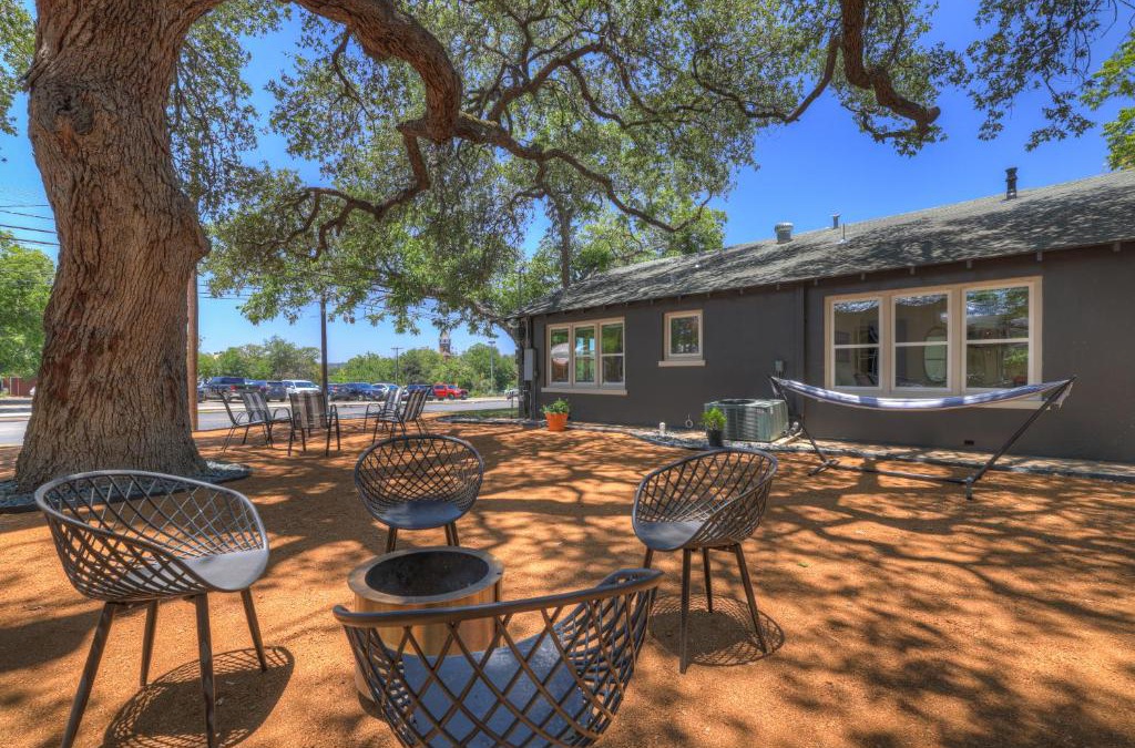 New Braunfels House | Historic Hideaway Stroll to Schlitterbahn