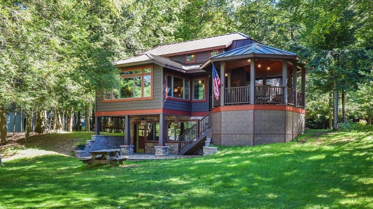 Inlet Cottage | Historic Highland Cottage - 4th Lake