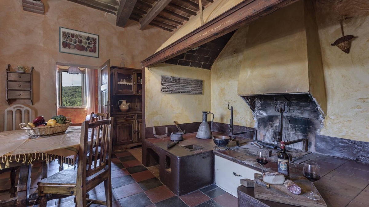 Palazzina Apartment | Historic Holding with wonderful swimming pool near Siena, Tuscany, Italy