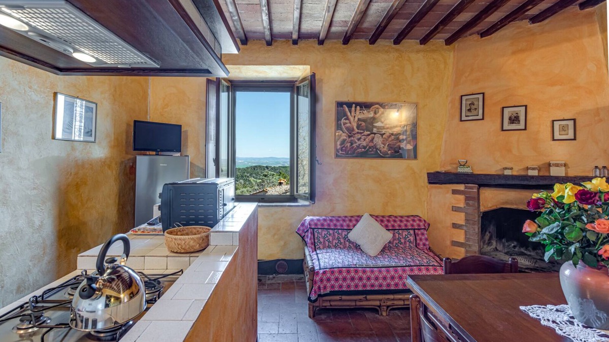 Palazzina Apartment | Historic Holding with wonderful swimming pool near Siena, Tuscany, Italy