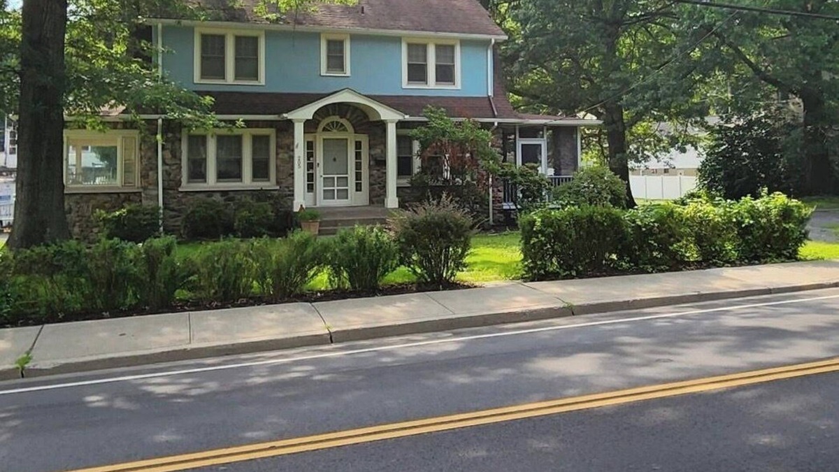 Highland Falls House | Historic home at West Point on Main Street. 1 mile from Thayer Gate!