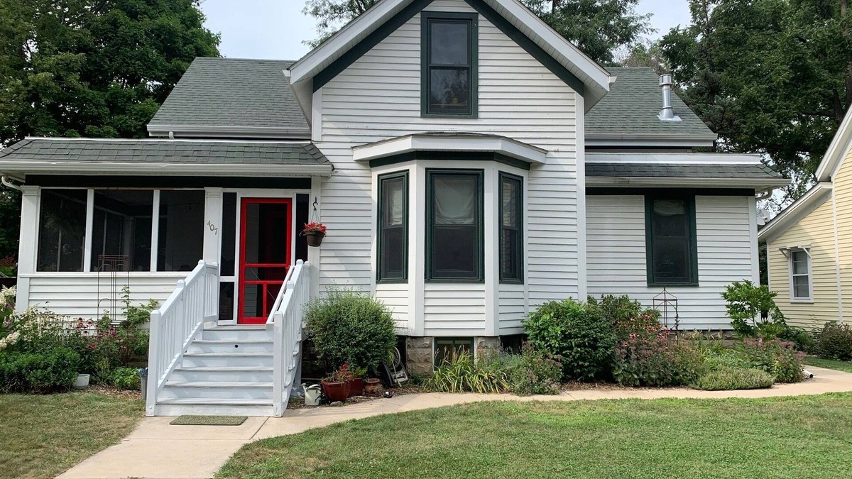 Northfield Cottage | Historic Home By Carleton College; Perfect for Visiting Families & Faculty