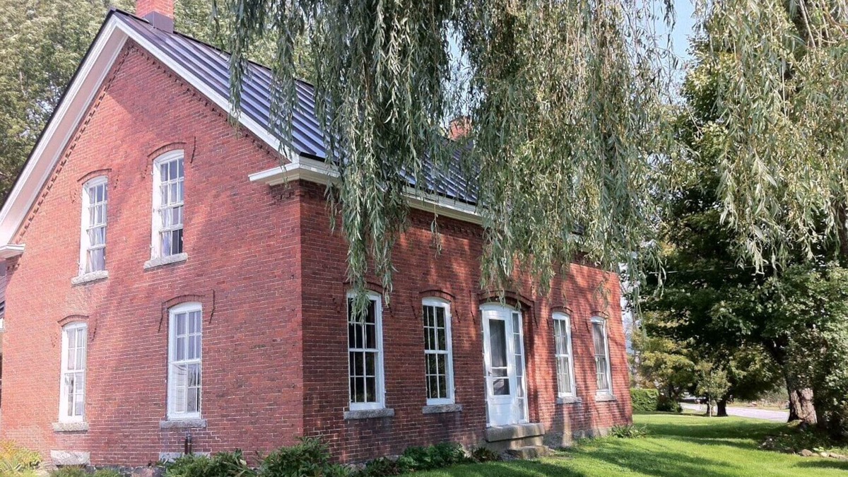 Waterbury Center House | Historic home in Vermont Ski Country