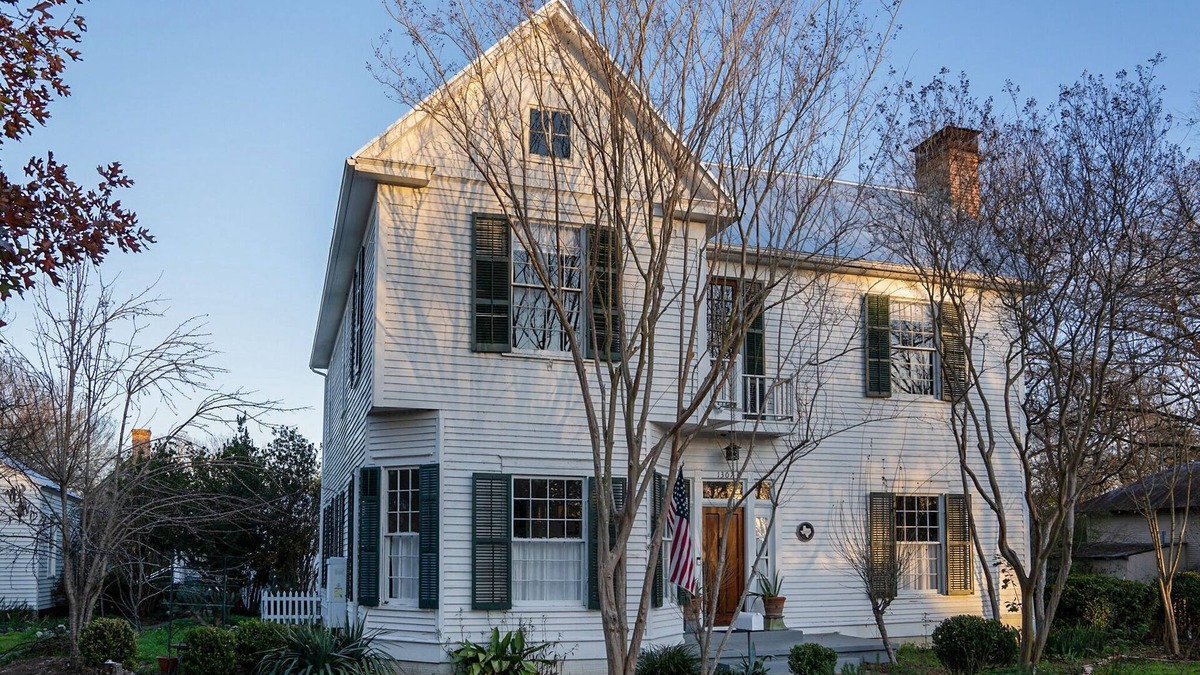 Bastrop House | Historic Home in Bastrop! Near Austin, Bastrop State Park and Lost Pines Forrest