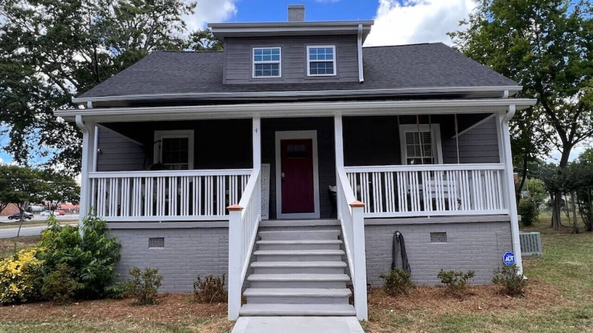 Greer Apartment | Historic Home in Downtown Greer nShop,Eat & Sleep