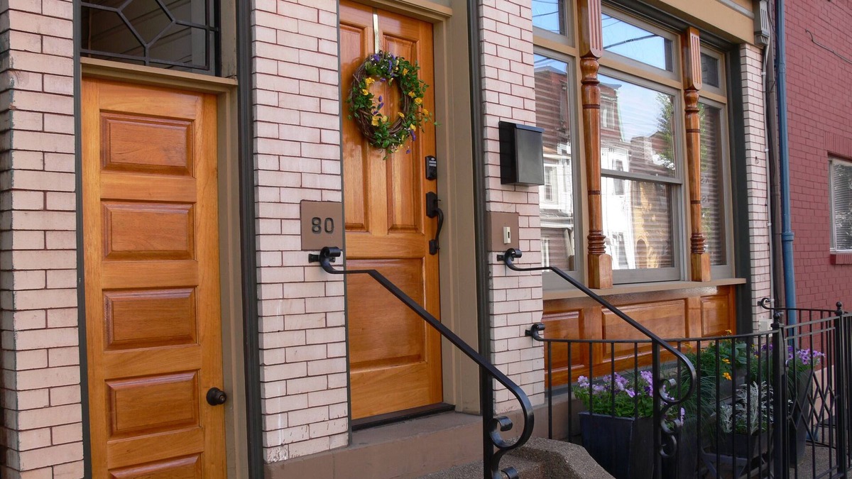 South Side Flats Apartment | Historic Home In The South Side