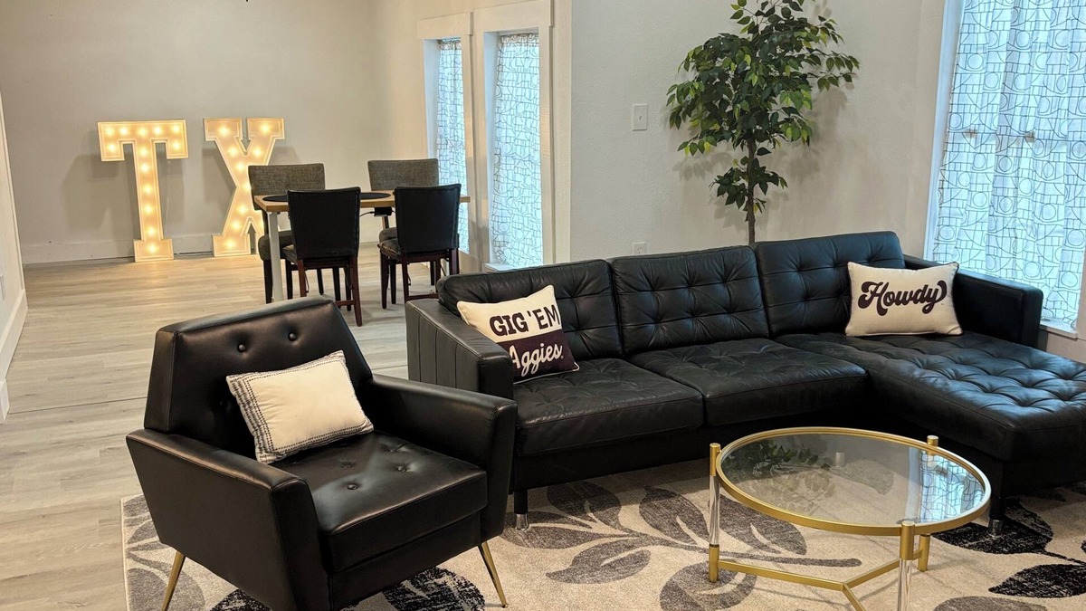 College Station House | Historic Home, Newly Renovated, Walk to Legends, Pet Friendly