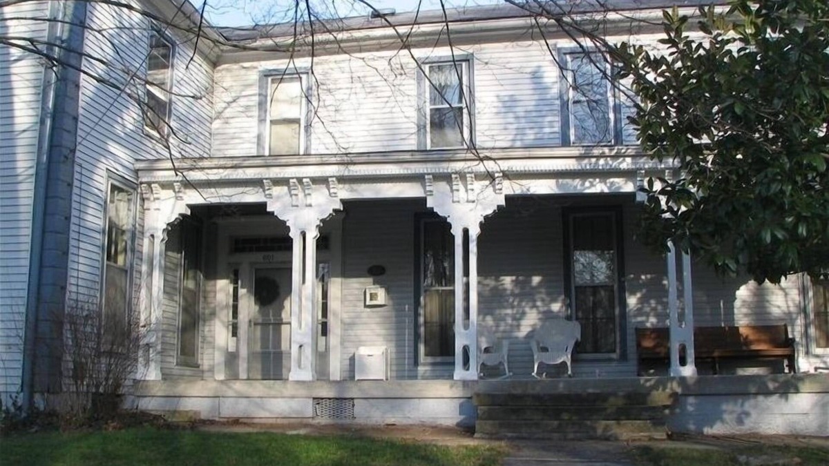 Russellville House | Historic Home - Victorian Stage Coach Inn