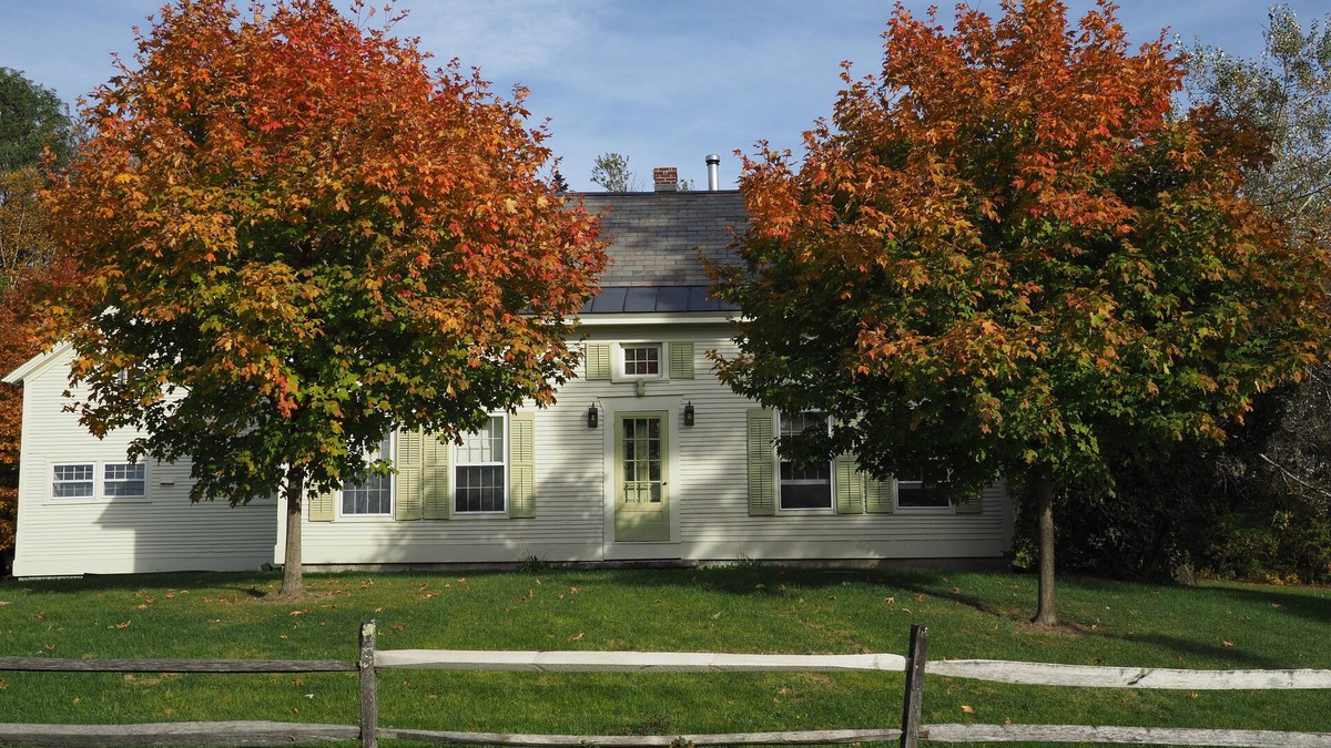 Clarendon House | Historic Home w/glass house, mtn views, swim pond, near skiing, weekly discounts