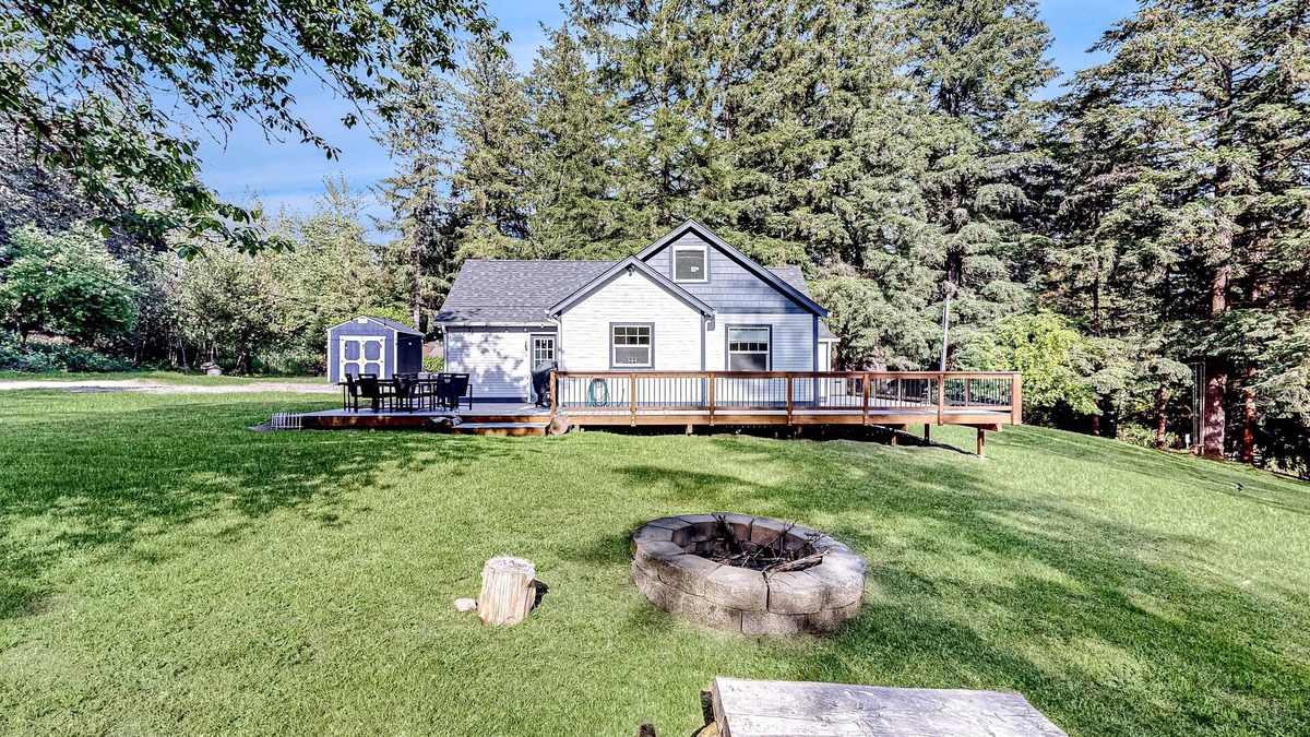 Woodland House | Historic home with fruit trees, private W/D + free wifi