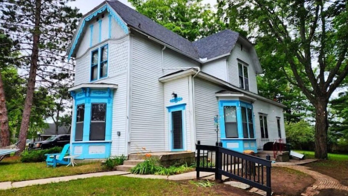 Oscoda House | Historic home within short walk to Ausable River and beach on Lake Huron