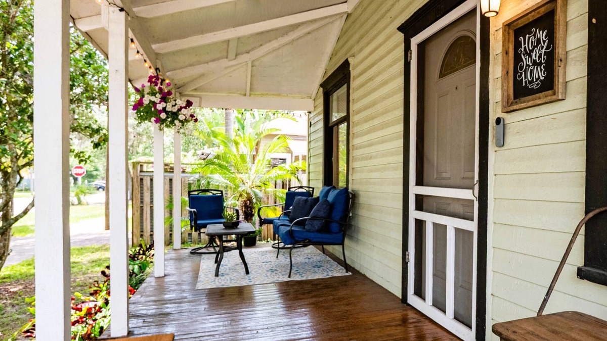 Sanford House | Historic Hotspot Walk to Downtown Fun Luxury Beds