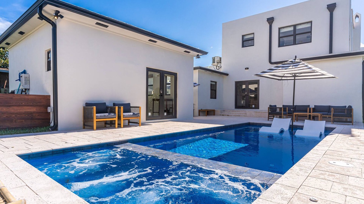 East Little Havana House | Historic house, heart of Miami. Heated pool & jacuzzi. Walk to Marlins Park