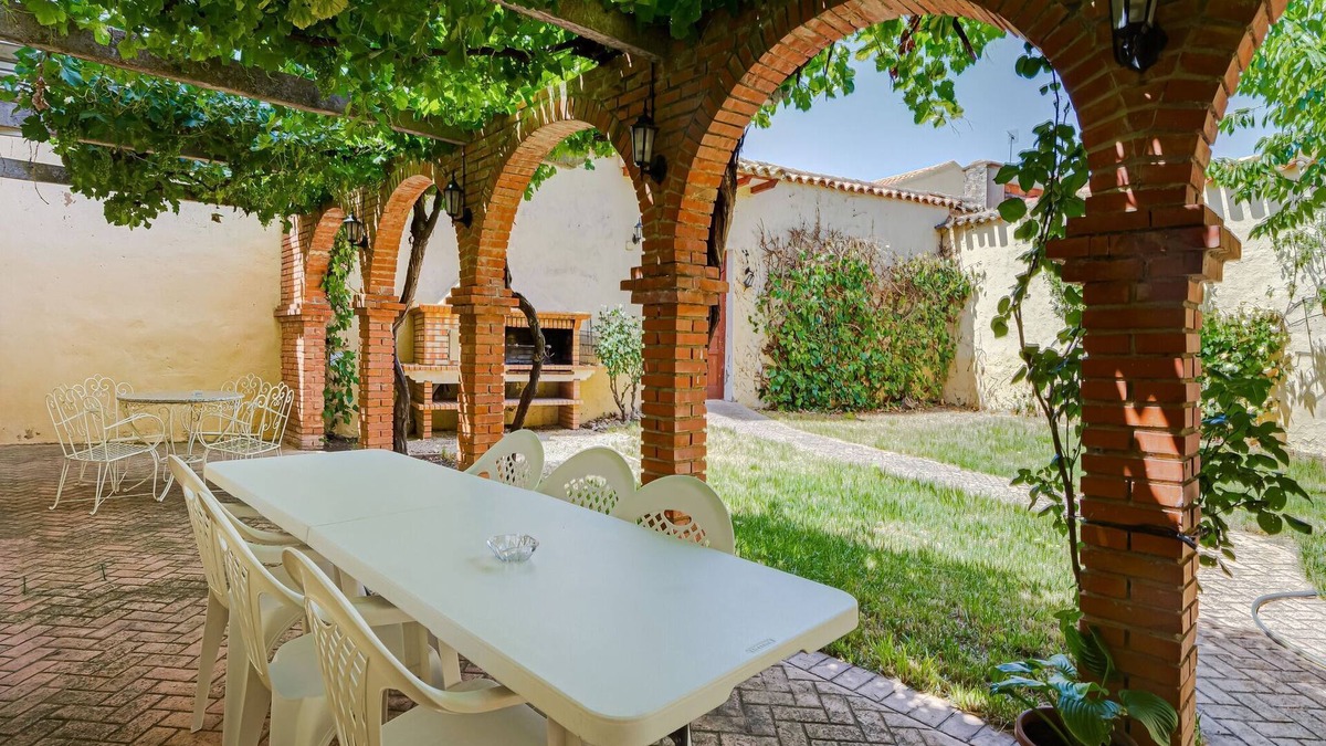 Pozo-Lorente Villa | Historic House near Alcalá del Júcar