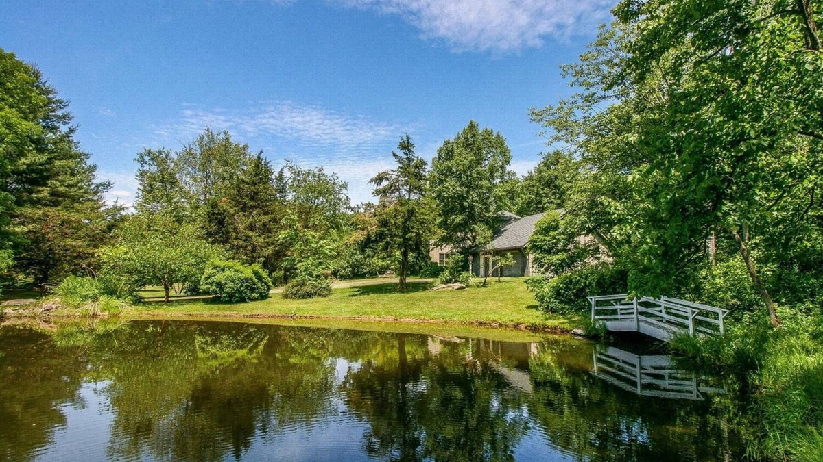 Taghkanic House | Historic Hudson Valley Barn Complex with Relaxing Grounds
