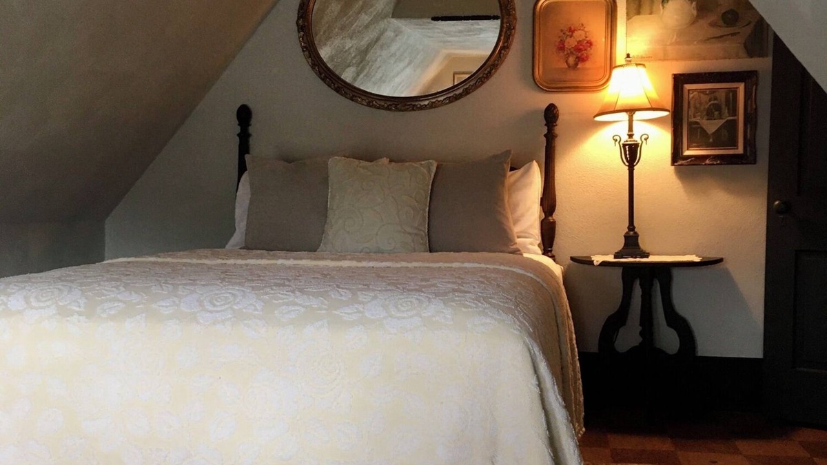Fayetteville Hotel | Historic Inn located 2 miles from New River Gorge National Park