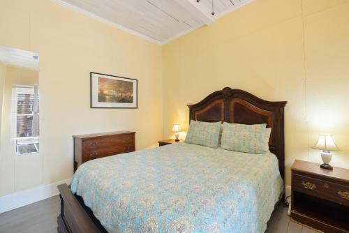Cedar Key Apartment | Historic Island Hotel