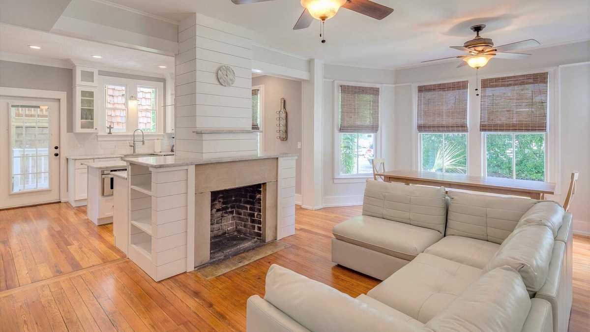 Downtown Historic District House | 💲Historic Lady💲2 Block Stroll to DT- 3Mi to Beach - Optional Guesthouse