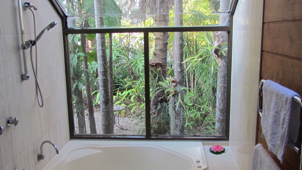 Emerald Beach House | Historic Lake Russell Gallery Sanctuary - Emerald Beach