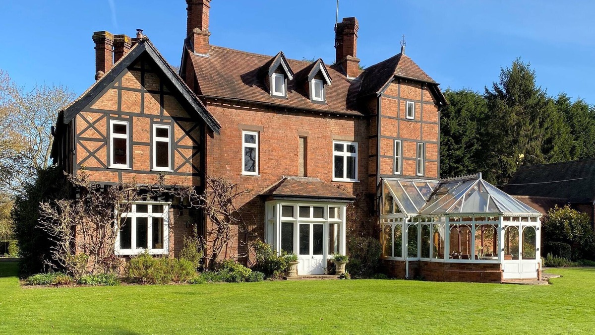 Boraston House | Historic large house set within beautiful gardens