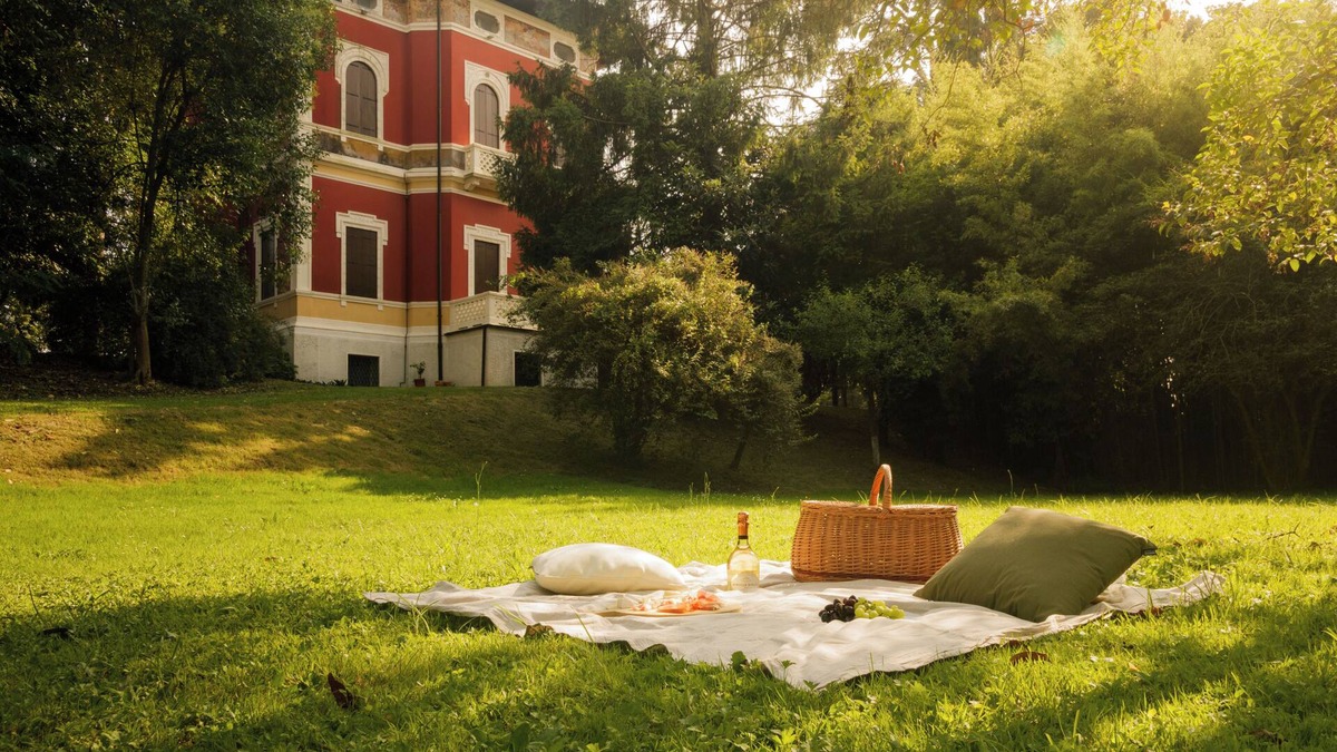 Sacile Villa | Historic Liberty Villa with Tower, Venetian Gondola & Riverside Park