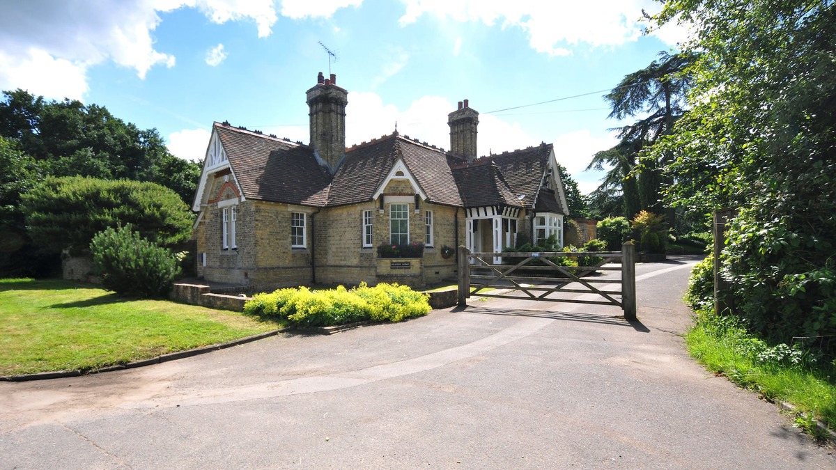Westerham Cottage | Historic Lodge near to English Heritage attractions, 50 mins from London