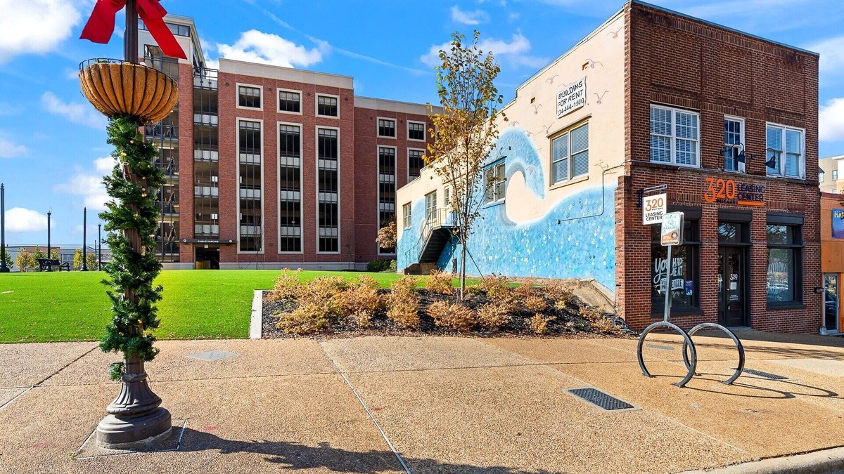 Auburn House | Historic Loft in Downtown AU! LOCATION! Private Parking, Steps to Toomers Corner