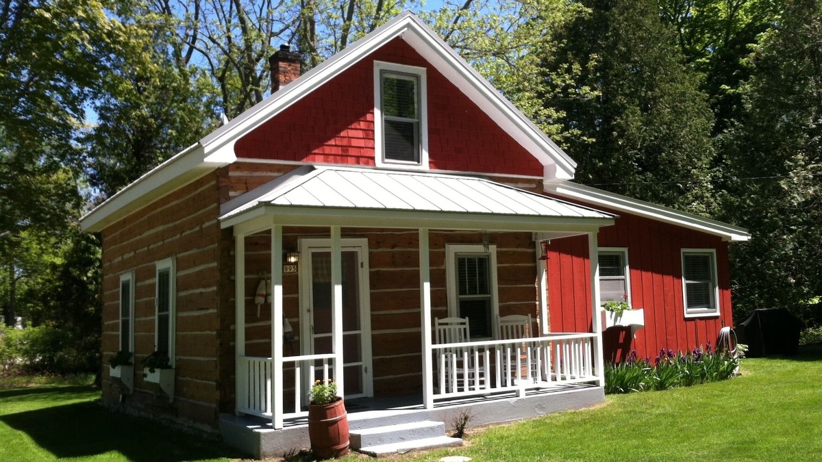 Gills Rock House | Historic Log Cabin by the Bay (Lake Views)