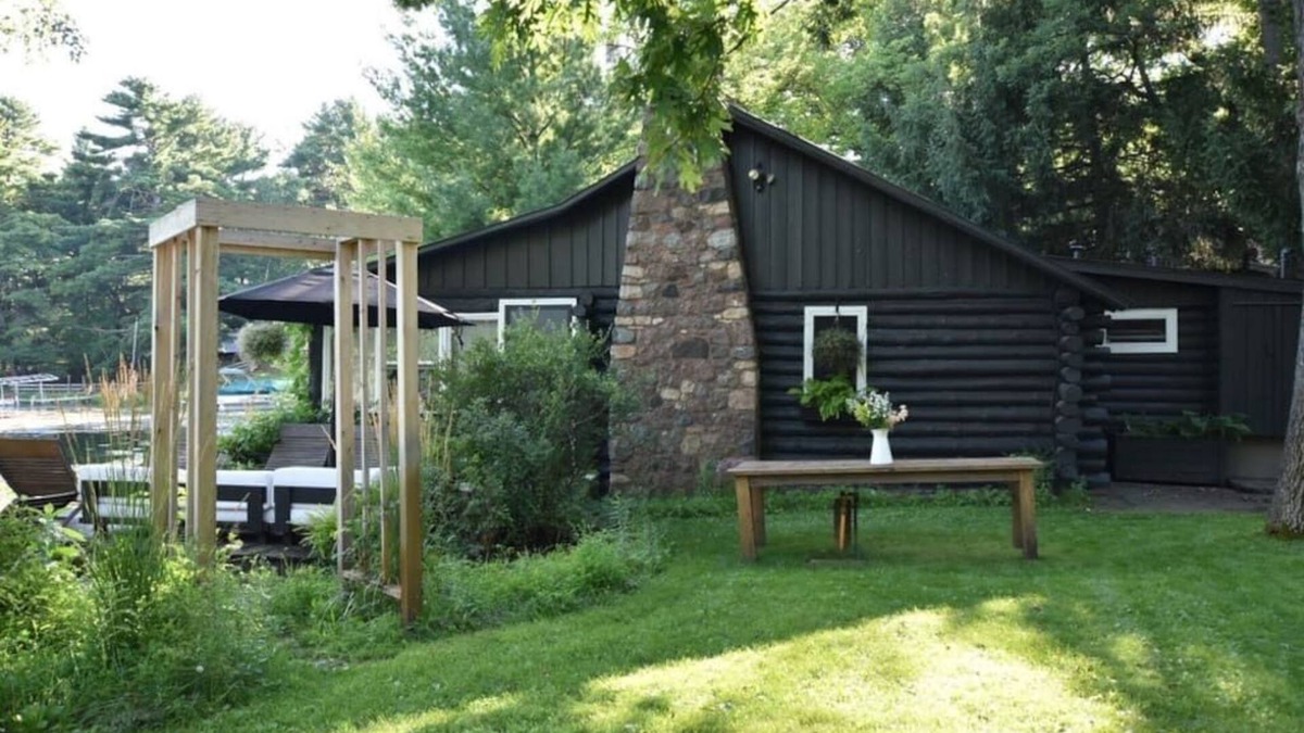 Waupaca Cabin | Historic Log Cabin on Miner Lake - Chain O' Lakes