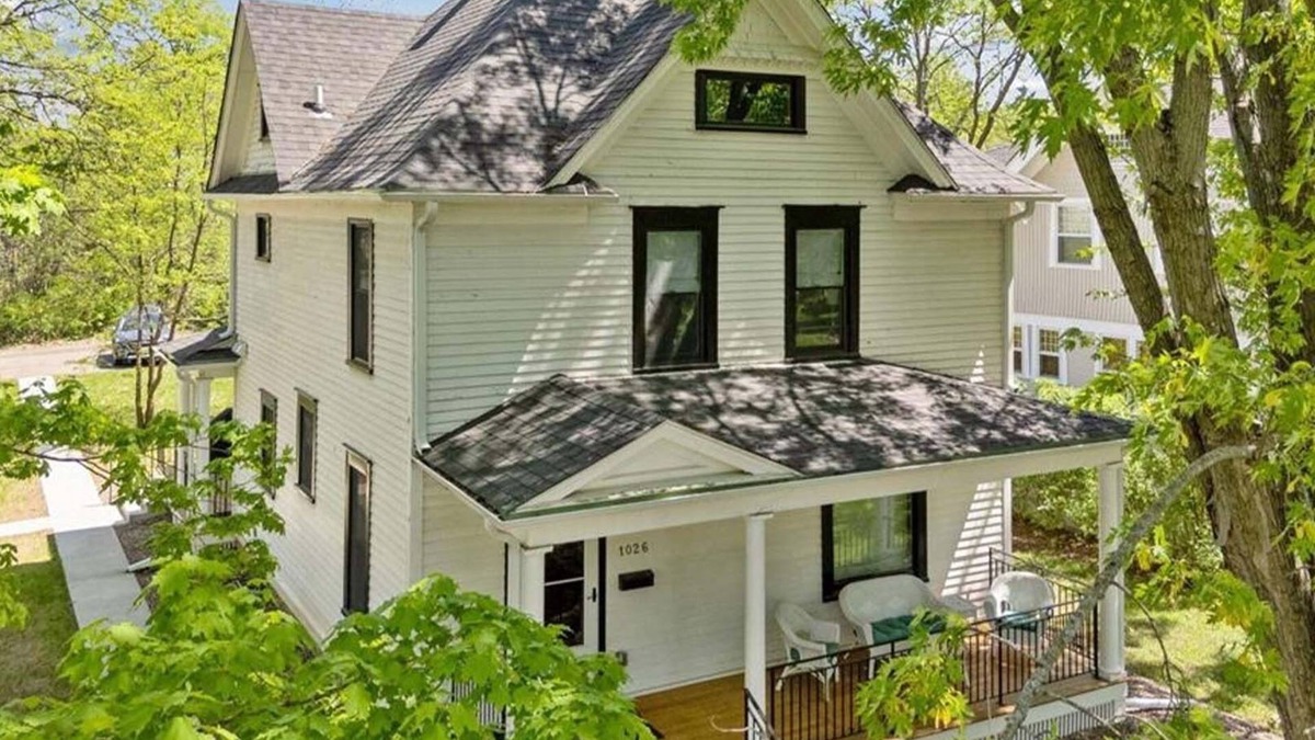 Hudson House | Historic & Luxurious, Steps to Shops, Dining, St. Croix Beach, and the Marina.