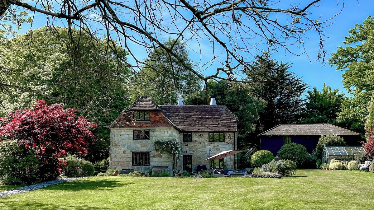 Maresfield House | Historic Luxury 18th C Listed Barn Apartment