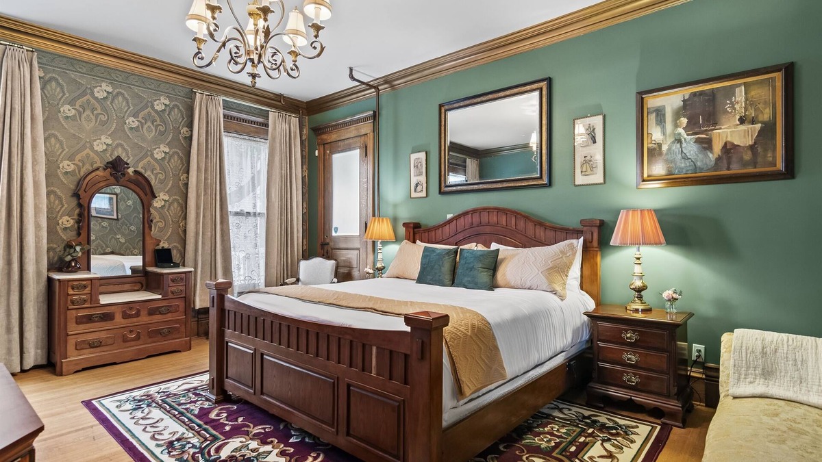 Springfield Apartment | Historic Luxury Stay | Downtown Springfield | Step-Free Access