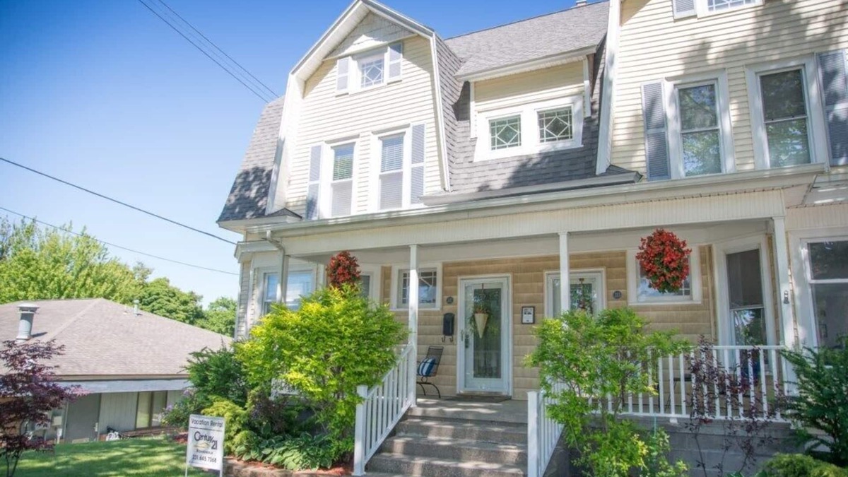 Manistee House | Historic Manistee Townhome near Downtown