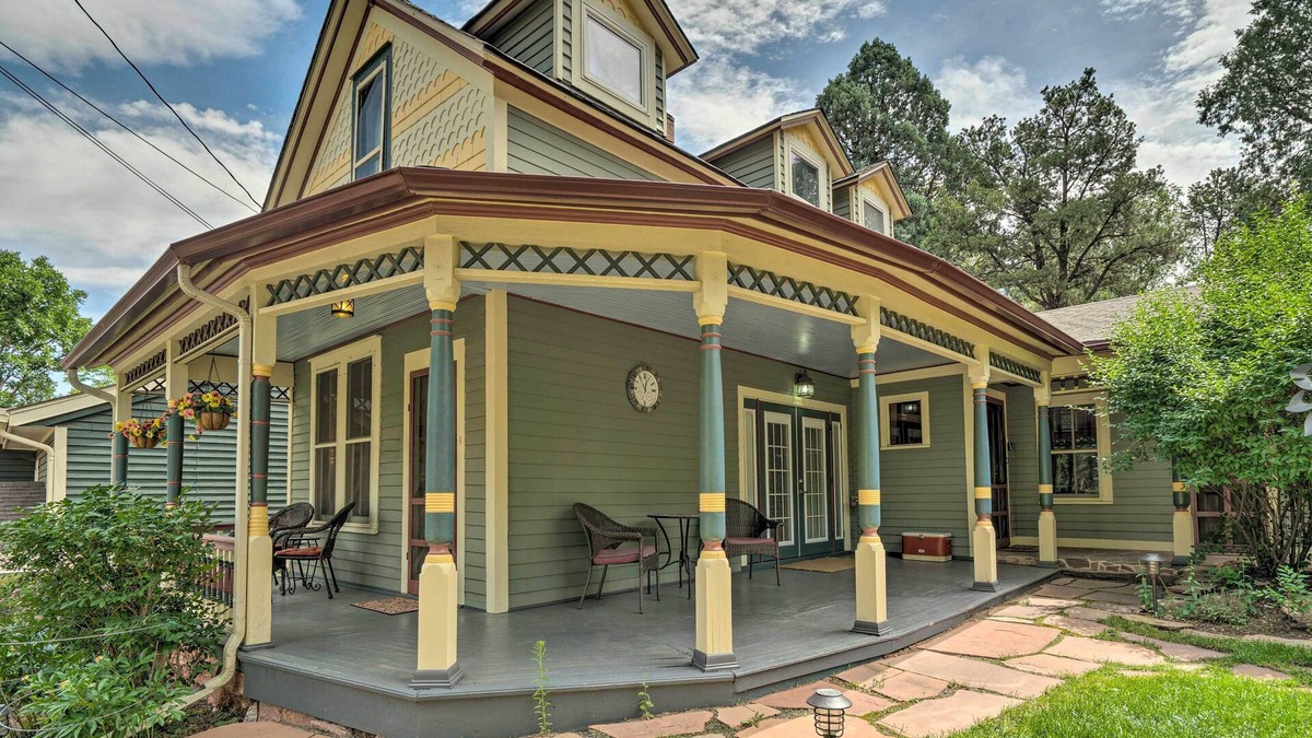 Manitou Springs Cottage | Historic Manitou Springs Victorian: Walk Downtown!