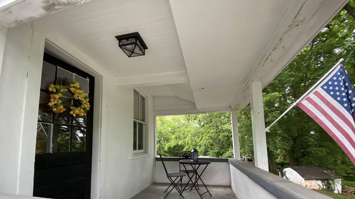 Warrenton Apartment | Historic Manor Circa “1855” Private Apartment Entrance with Full Kitchen