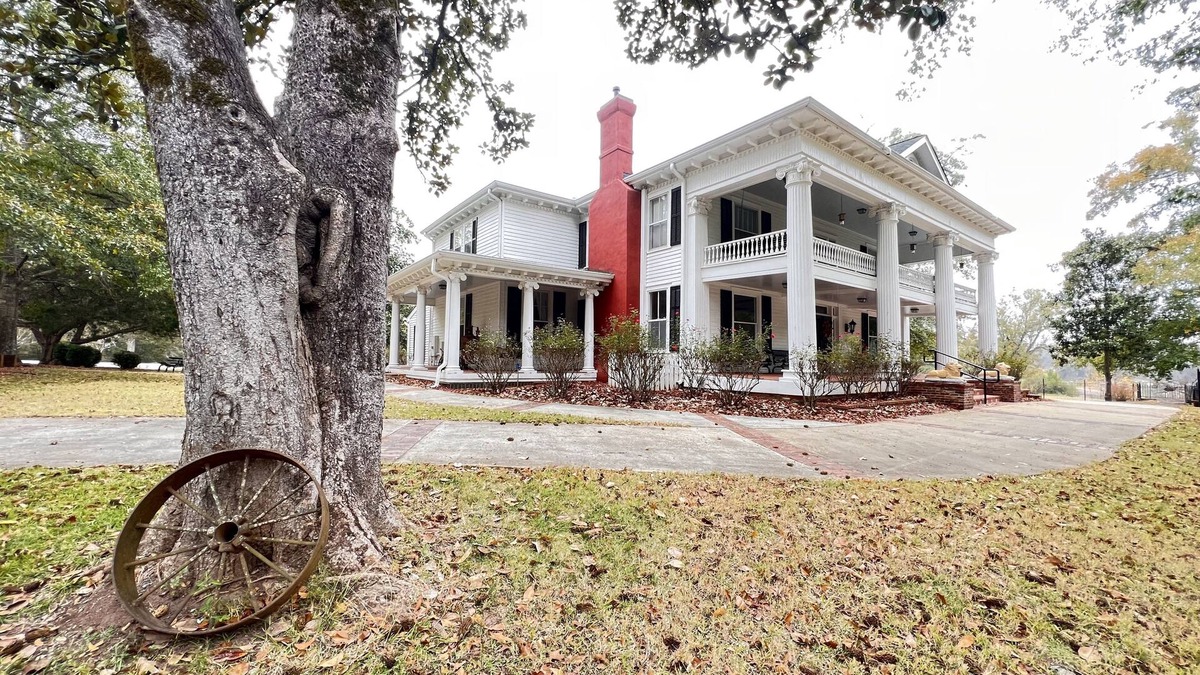 Greenville House | Historic Mansion and Cottage on 80 acres close to Warm Springs.